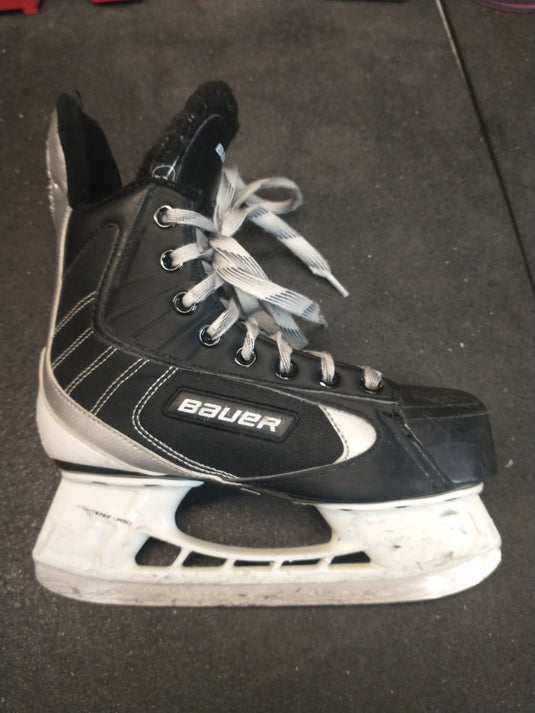 Used Bauer Flex lite 44 Size 2 Hockey Skates