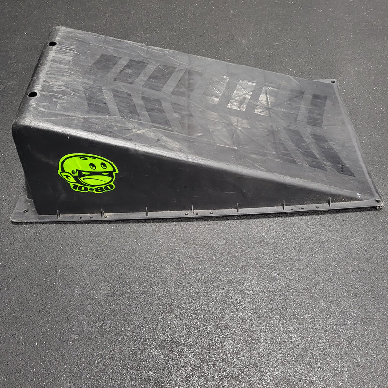 Load image into Gallery viewer, Used Bravo Sports 10-80 Polymer ramp (28"x16"x9")
