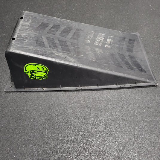 Used Bravo Sports 10-80 Polymer ramp (28"x16"x9")