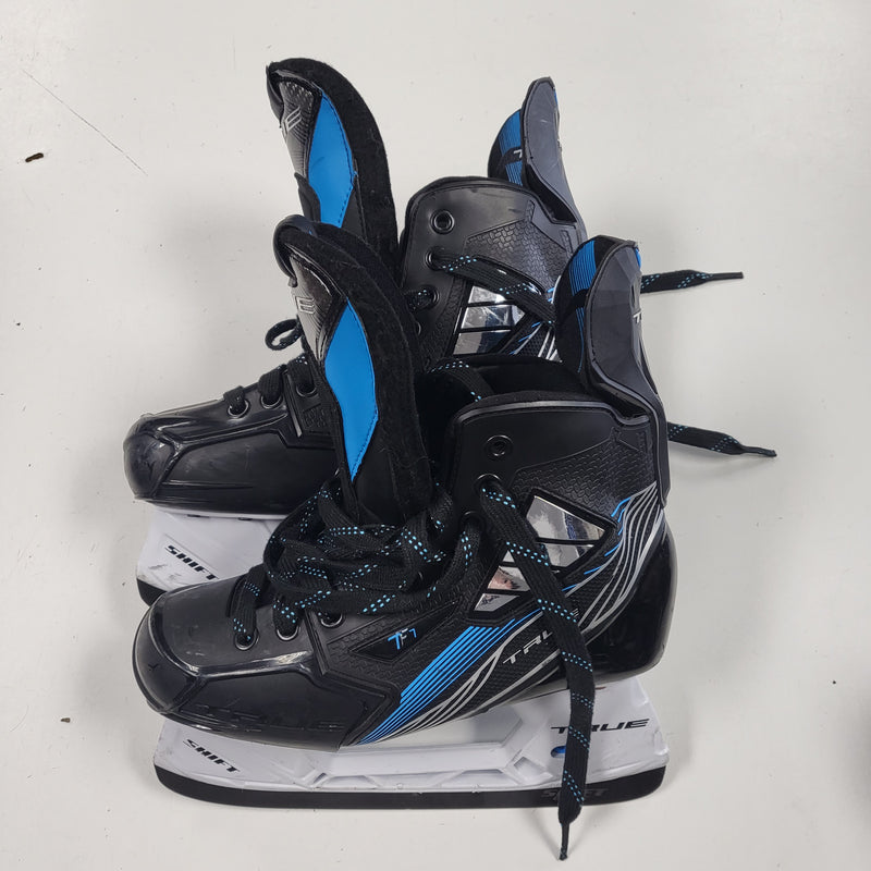 Load image into Gallery viewer, Used True TF7 Ice Skates Size 4
