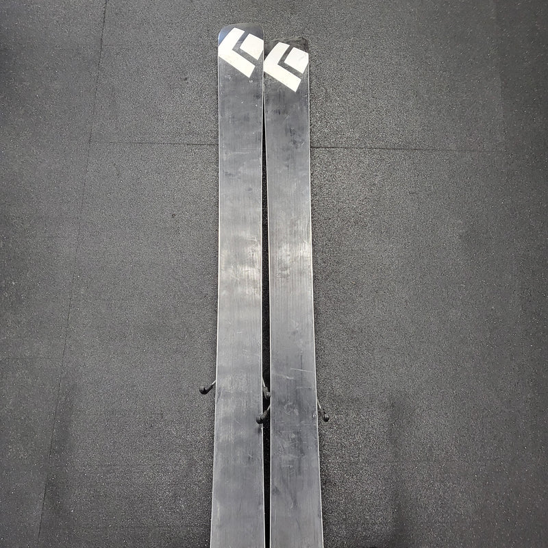 Load image into Gallery viewer, Used Black Diamond Skis 170 CM
