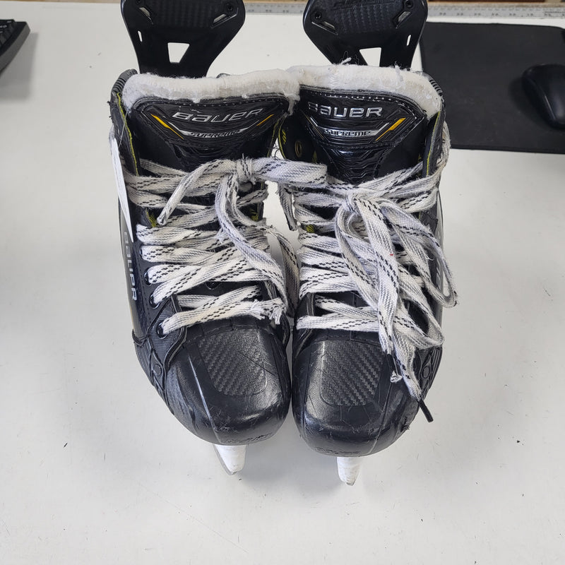 Load image into Gallery viewer, Used Bauer Supreme M5 Pro Hockey Skates Jr. Size 4.5 fit 2
