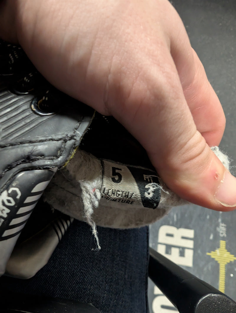 Load image into Gallery viewer, Used Bauer Supreme M5 Pro Intermediate Size 5 Fit 3 Hockey Skates
