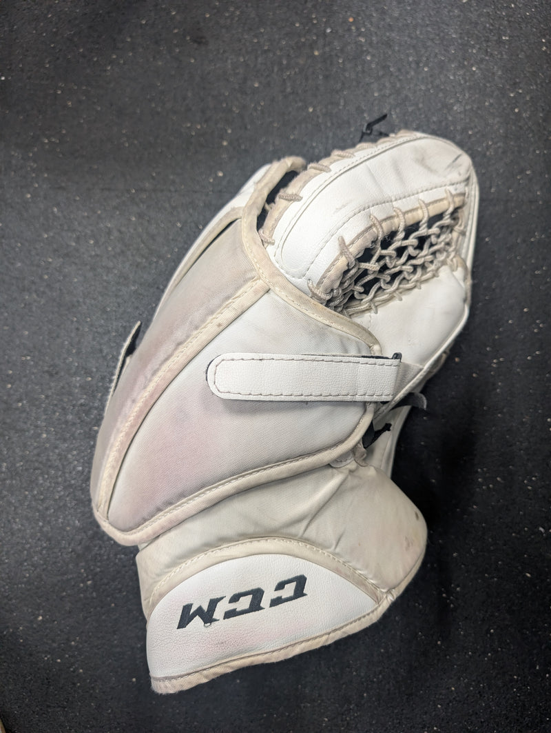 Load image into Gallery viewer, Used CCM Extreme Flex 500 Goalie Glove
