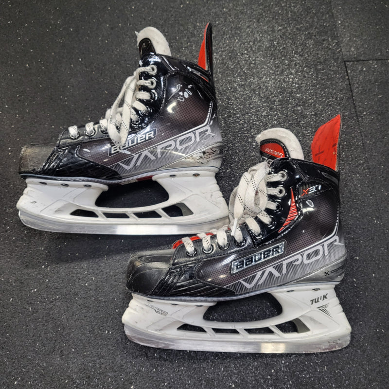 Load image into Gallery viewer, Used Bauer Vapor X3.7 Hockey Skates - Size 4.5
