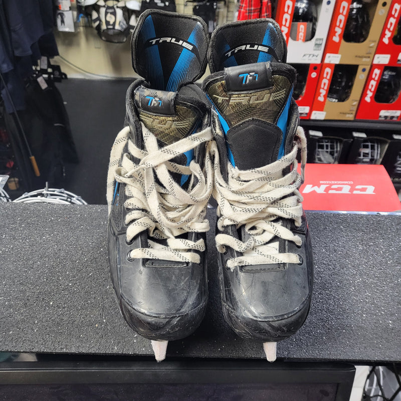 Load image into Gallery viewer, Used True TF7 Hockey Skates Size 6R
