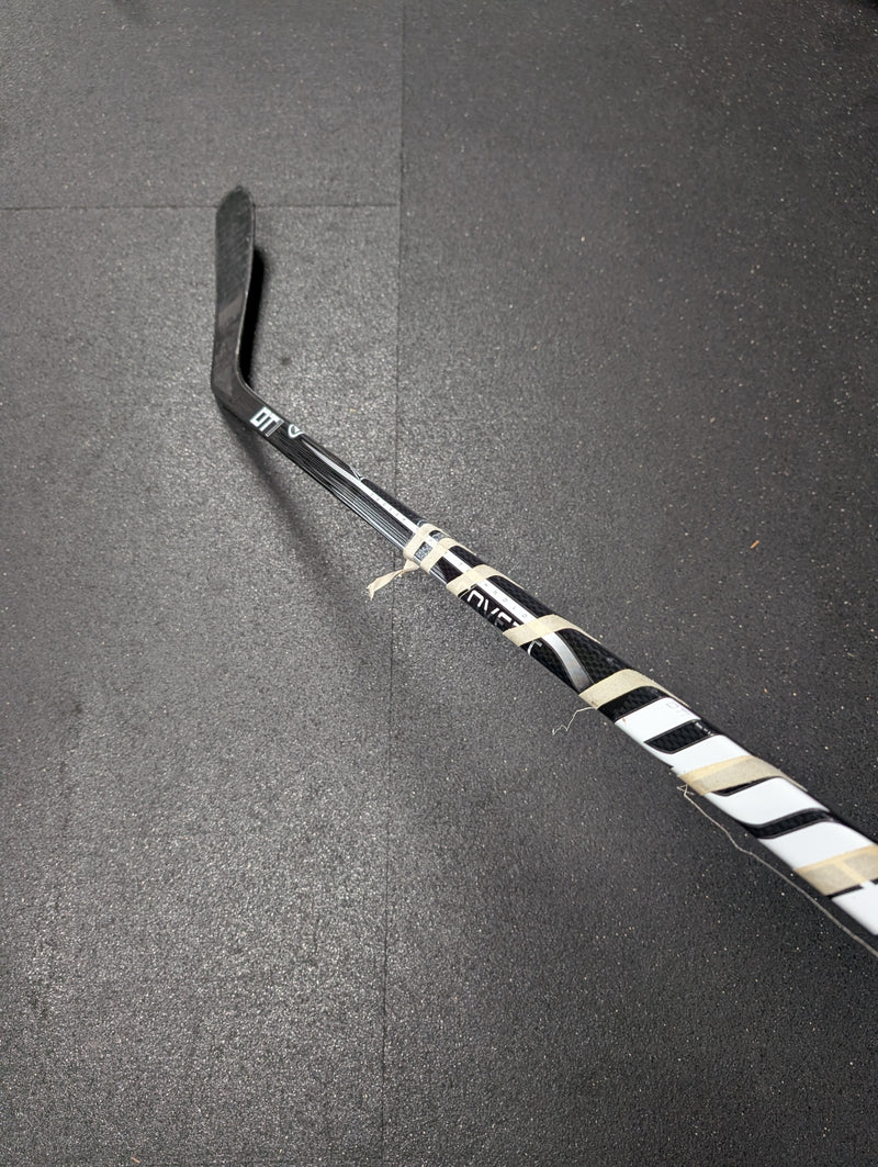 Load image into Gallery viewer, Used Warrior Covert DT1 Sr. Hockey Stick
