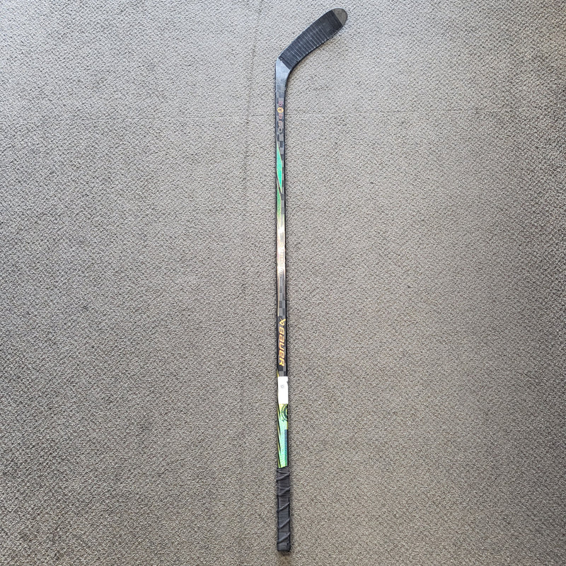 Load image into Gallery viewer, Bauer Proto R Hockey Stick - P28 40 Flex
