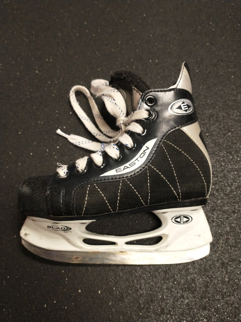Load image into Gallery viewer, Used Easton Magnum Skates YTH Size 13
