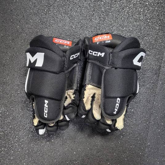 Used CCM AS-550 Hockey Gloves - Size 11"