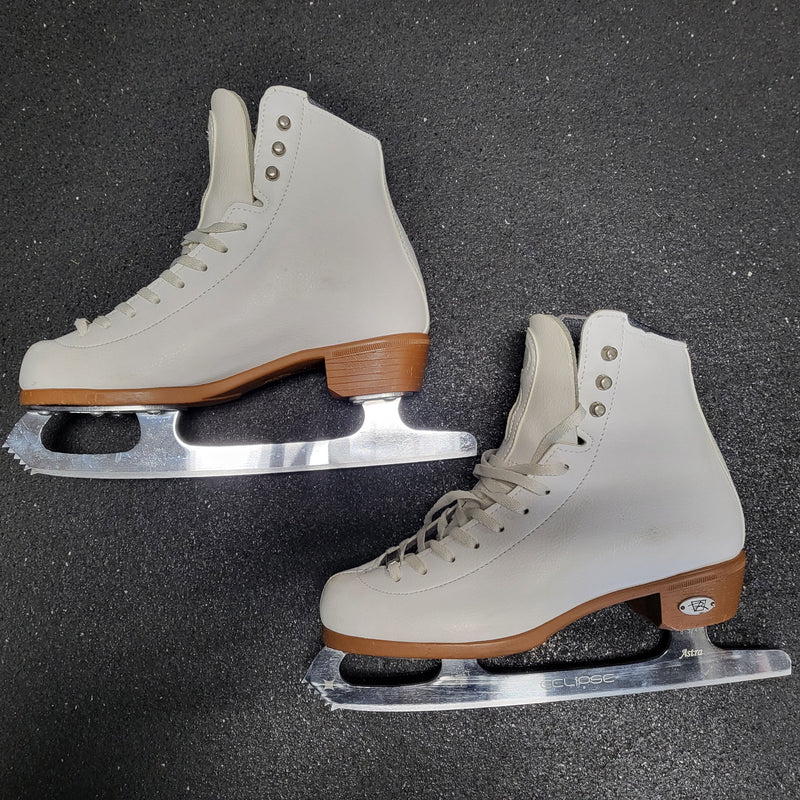 Load image into Gallery viewer, Used Riedell 29 Edge Figure Skates - Size: 3
