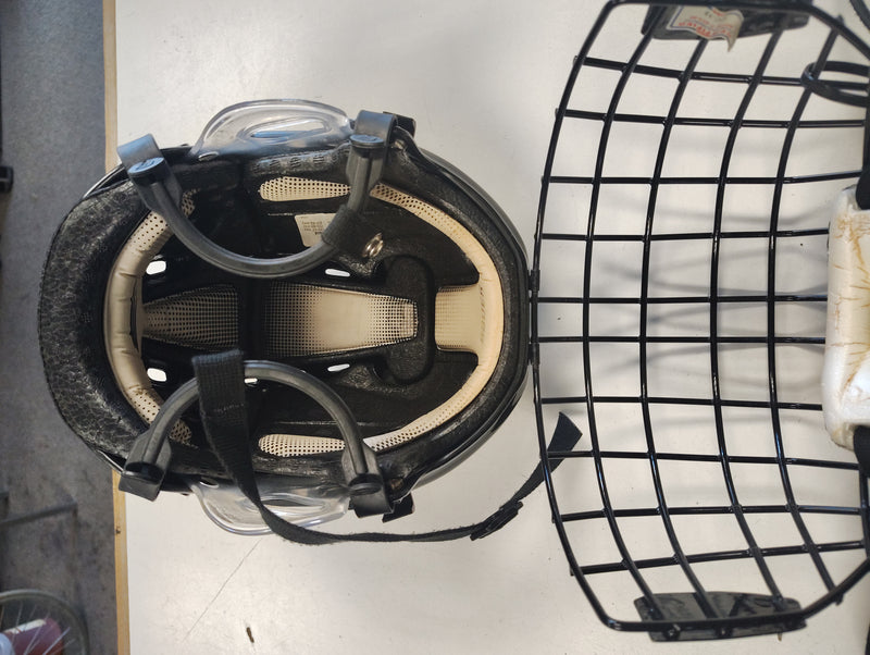 Load image into Gallery viewer, Used Bauer HH5000S Hockey Helmet Black W Cage
