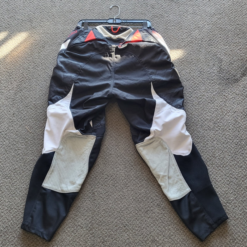Load image into Gallery viewer, Used Fox Racing 360 Unlimited Men` Motorcycle Pants Size 40

