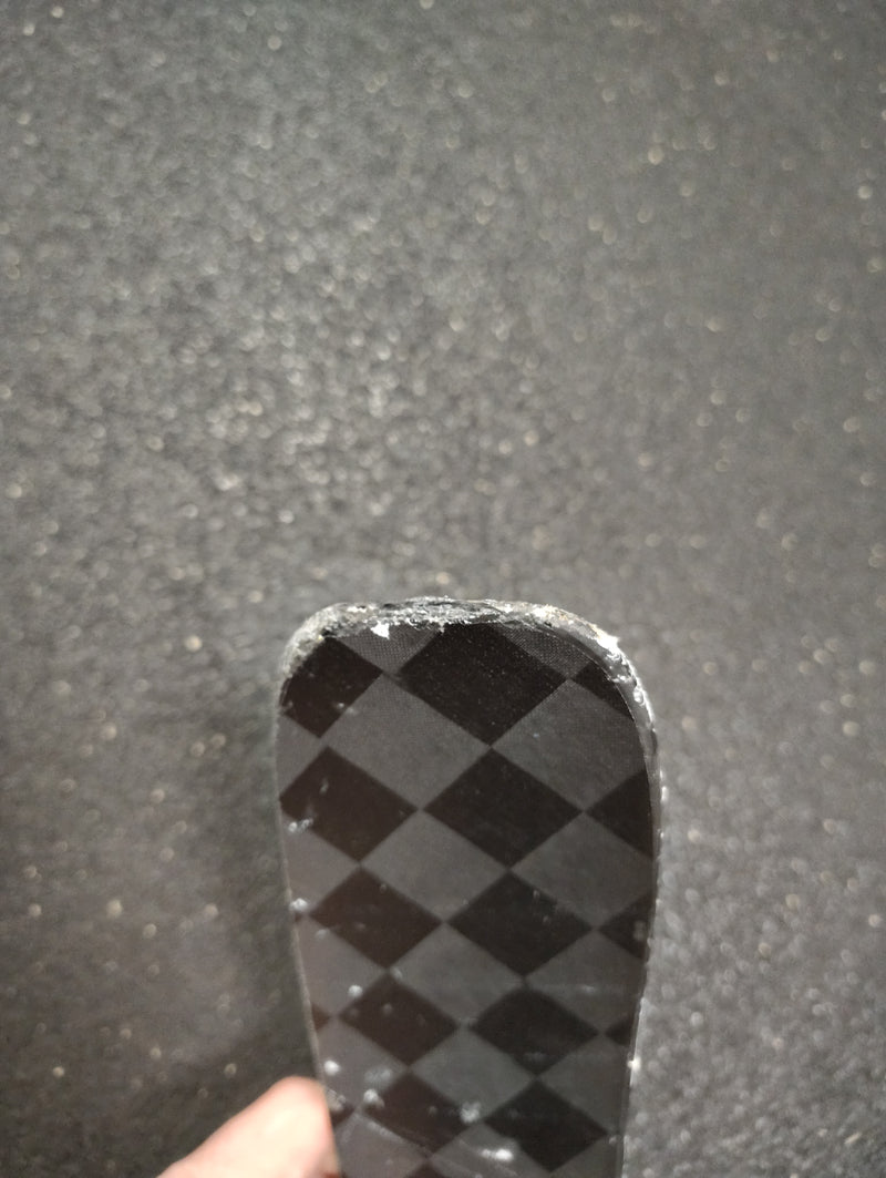 Load image into Gallery viewer, Used Bauer Hyp2rlite Right Handed Hockey Stick Broken Toe
