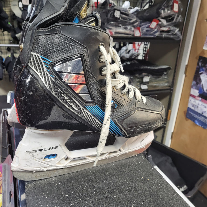 Load image into Gallery viewer, Used True TF7 Hockey Skates Size 6R
