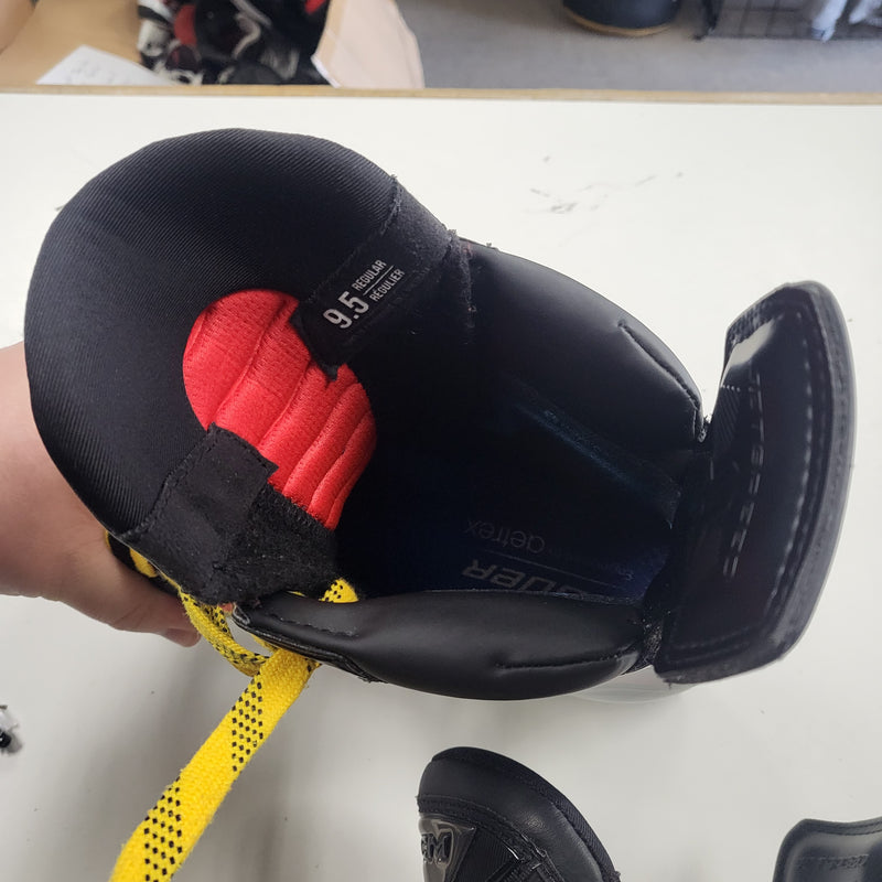 Load image into Gallery viewer, CCM JETSPEED FT8PRO SZ 9.5 SKATES
