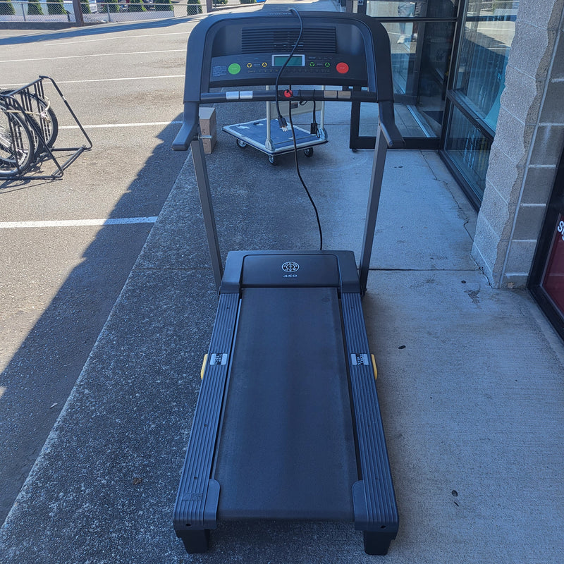 Load image into Gallery viewer, Used Golds Gym 450 Treadmill
