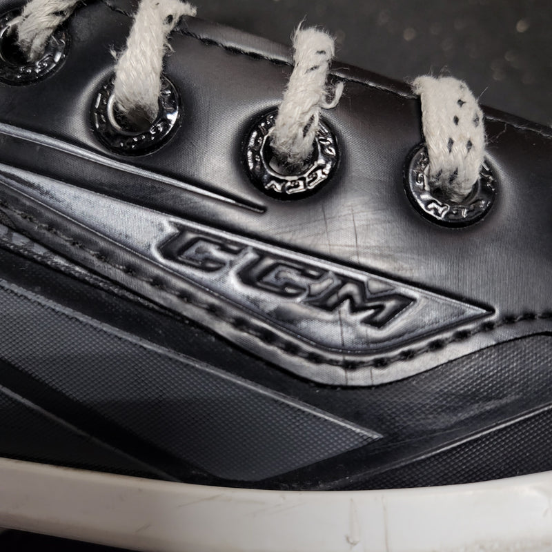 Load image into Gallery viewer, Used CCM Ribcor 40K Junior Size 3.5D Hockey Goalie Skates
