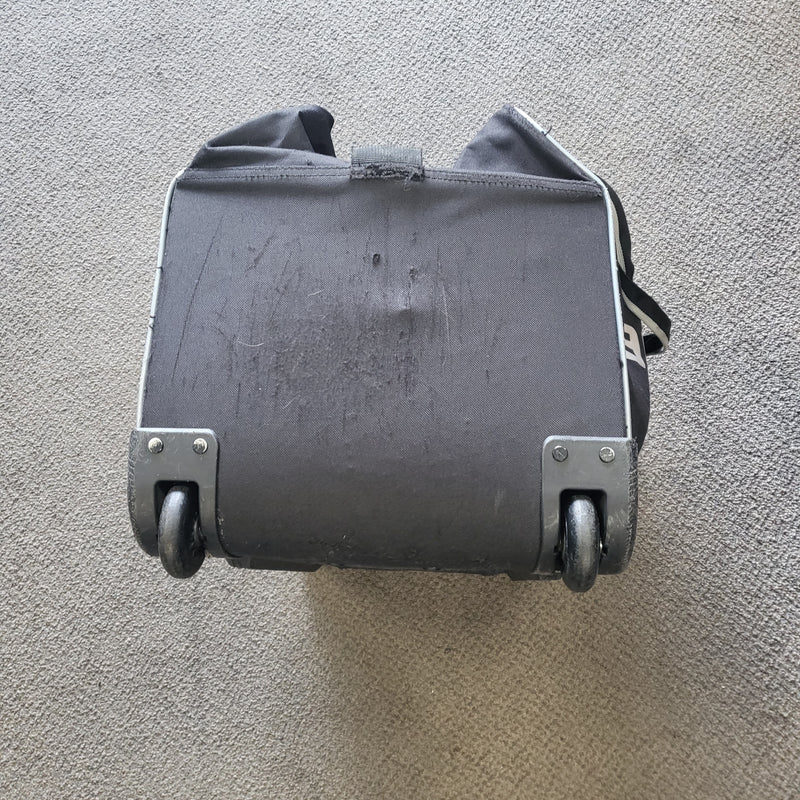 Load image into Gallery viewer, Used Bauer Hockey Equipment Hockey Roller Bag 25"
