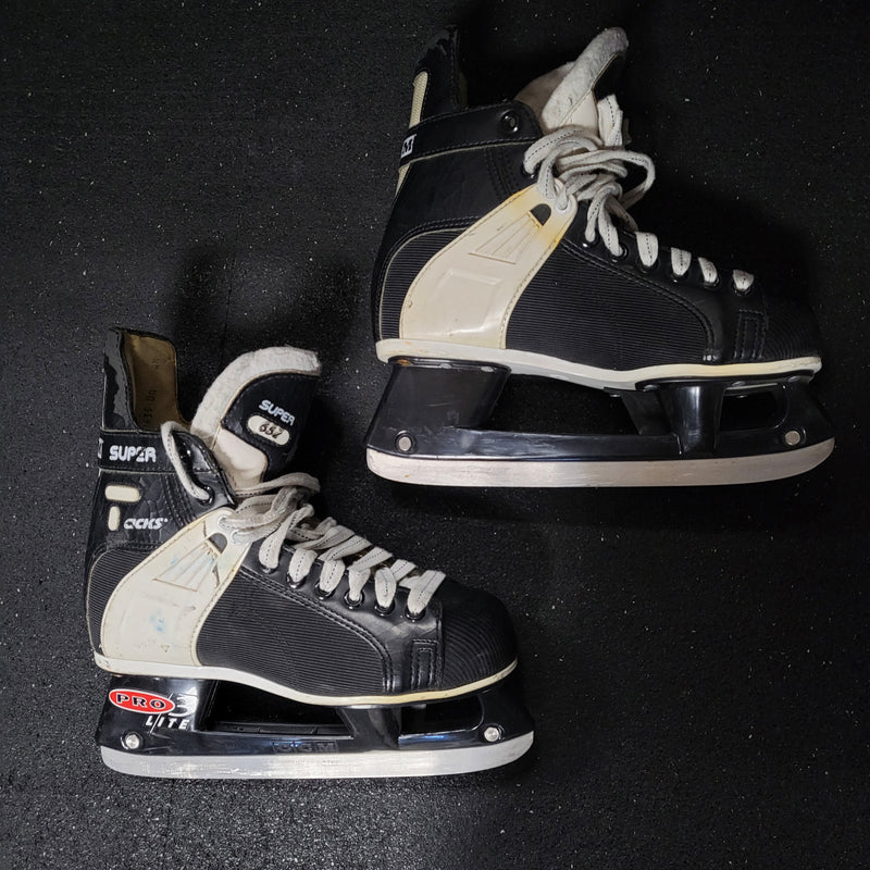 Load image into Gallery viewer, Used CCM Super Tacks 652 Size 4.5 Junior Hockey Skates
