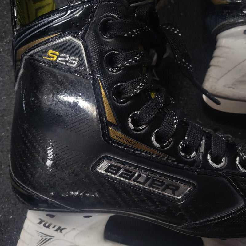 Load image into Gallery viewer, Used Bauer Supreme Skates S29 Size 2.5
