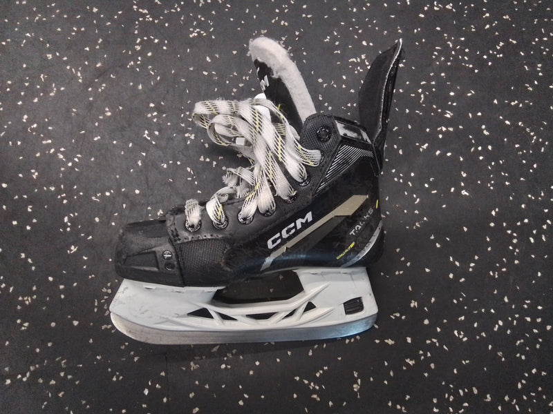 Load image into Gallery viewer, Used CCM Tacks AS570 Skates Junior Size 1.5
