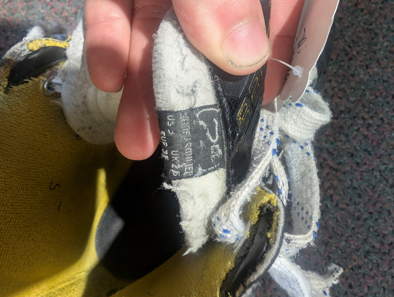 Load image into Gallery viewer, Used Bauer Supreme S170 Junior Size 2D Hockey Skates
