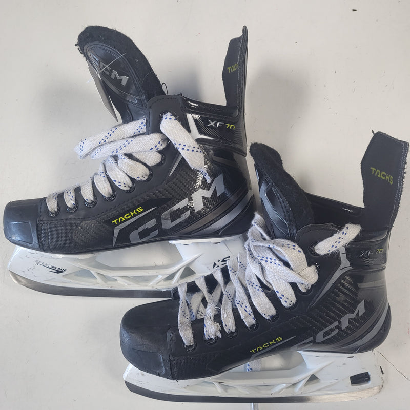 Load image into Gallery viewer, Used CCS Tacks XF70 Hockey Skates - Size 3.5
