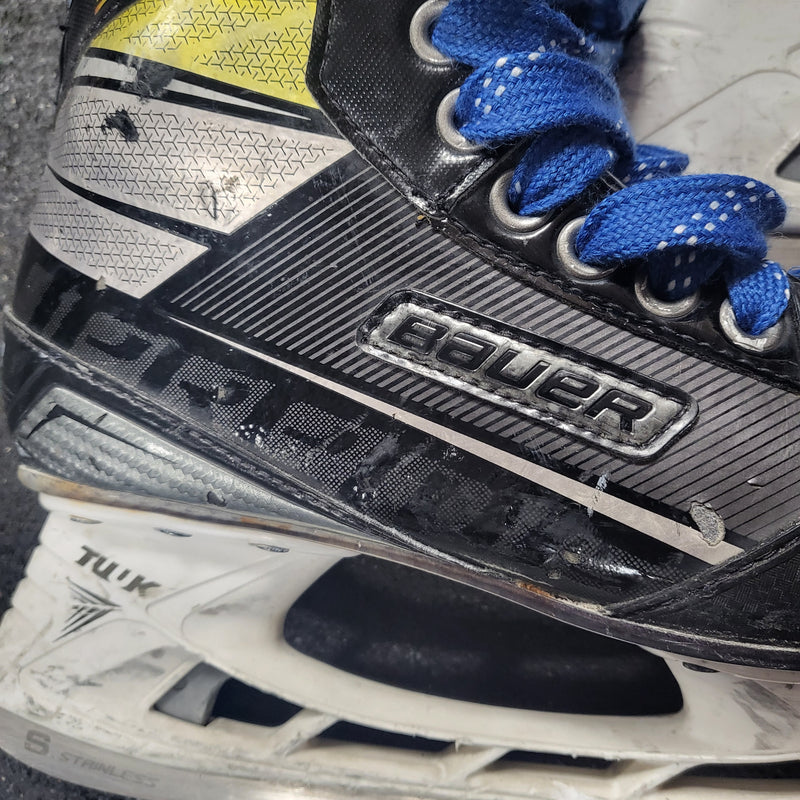 Load image into Gallery viewer, Used Bauer Supreme S37 Size 5 Ice Skates
