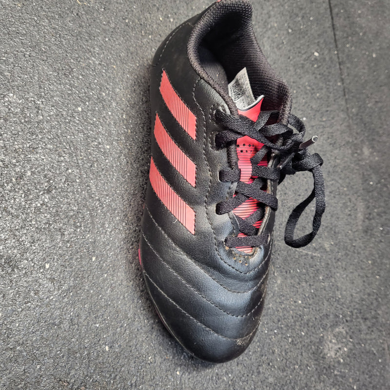 Load image into Gallery viewer, Used Adidas Pink/Black Soccer Cleats Size 1
