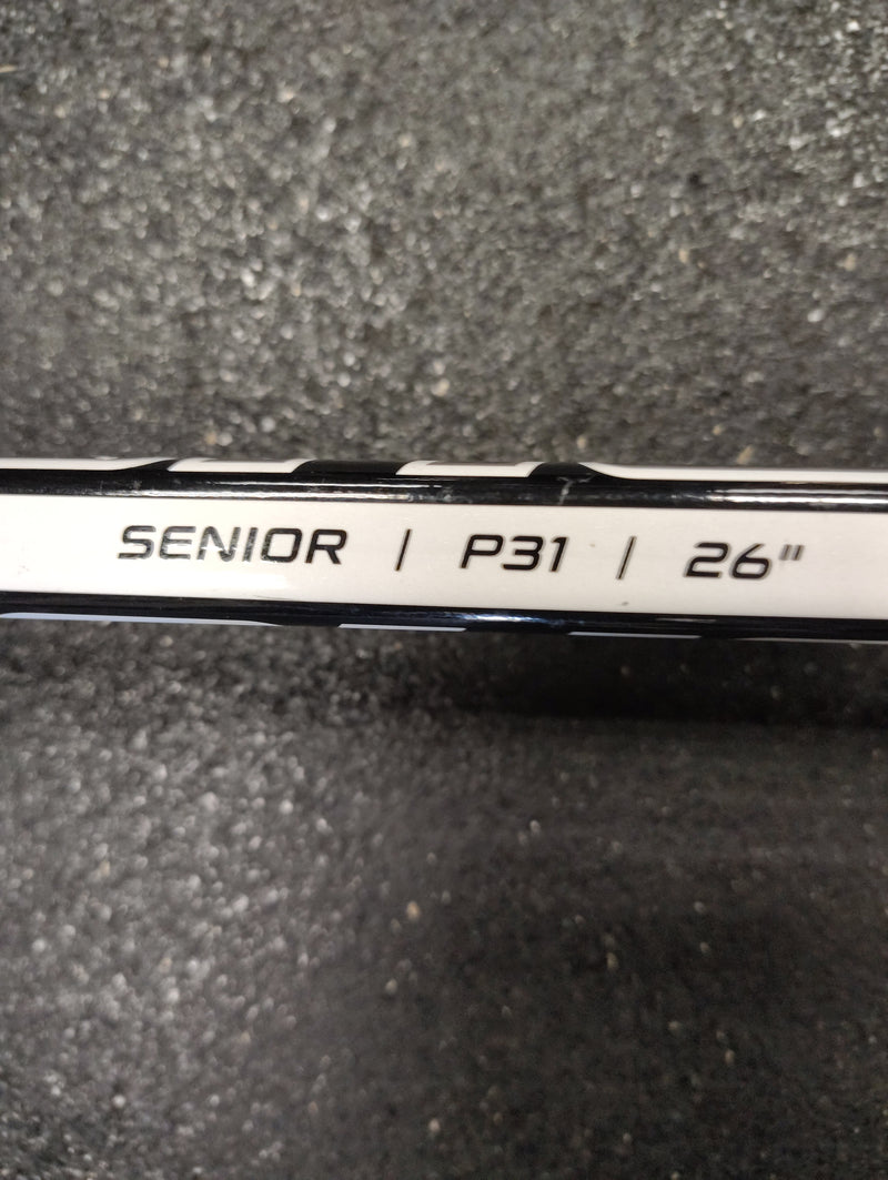 Load image into Gallery viewer, Used Bauer Ergo Hockey Goalie Stick - Senior P31/26"
