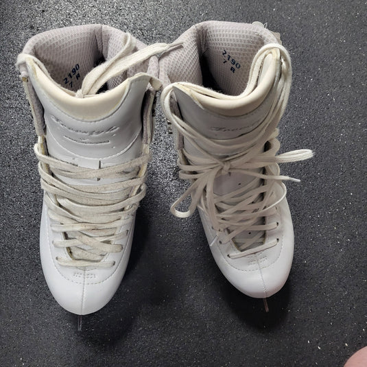 *Lightly Used* Jackson Freestyle Figure Skates FS2190
