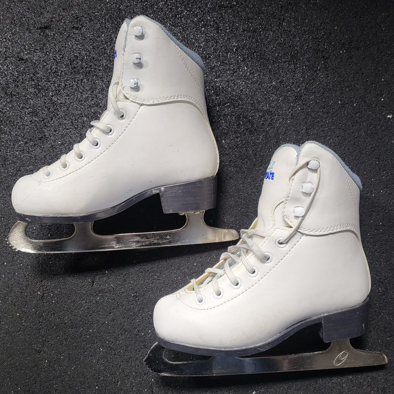 Load image into Gallery viewer, Used Soft Skate Figure Skates - Size: Youth 11
