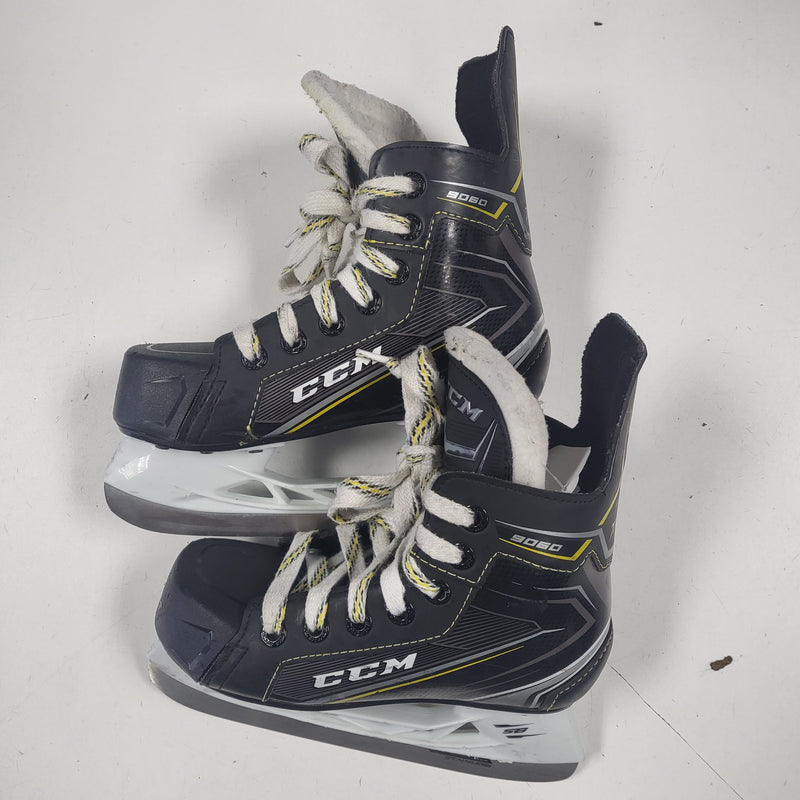 Load image into Gallery viewer, Used CCM 9060 Youth 13D Ice Hockey Skates
