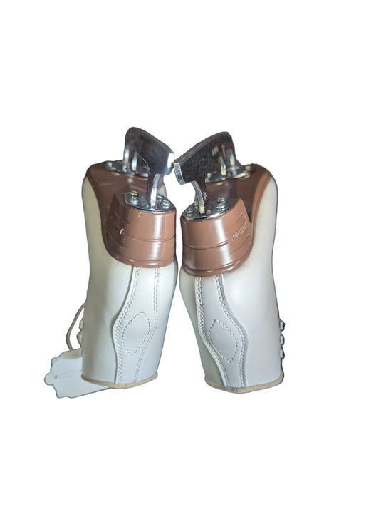 Used Jackson Artiste Size 2.5C Girls Figure Skates