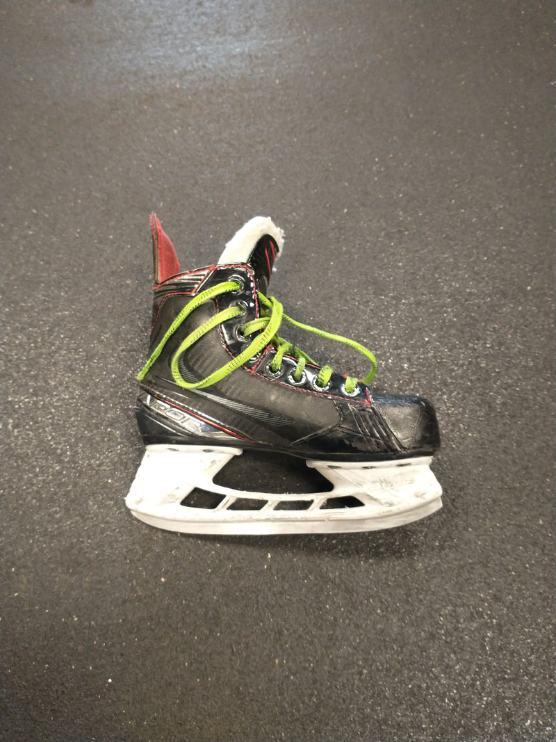 Load image into Gallery viewer, Used Bauer Vapor X2.7 Hockey Skates YTH 13.5
