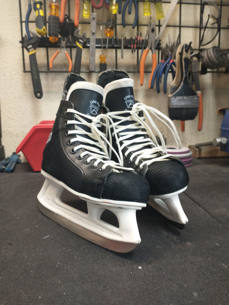 Load image into Gallery viewer, Used Riedell 191 Skates Size 3
