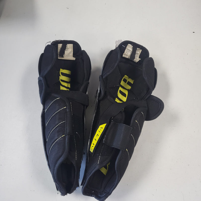 Load image into Gallery viewer, Used Warrior Alpha DX3 Shin Pads Jr. 11" Shin Guards
