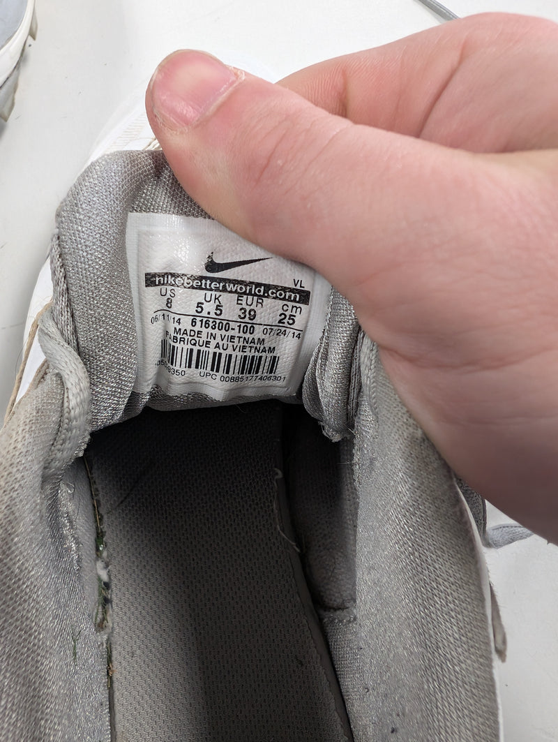 Load image into Gallery viewer, Used Nike SpeedLax Lacrosse Cleats
