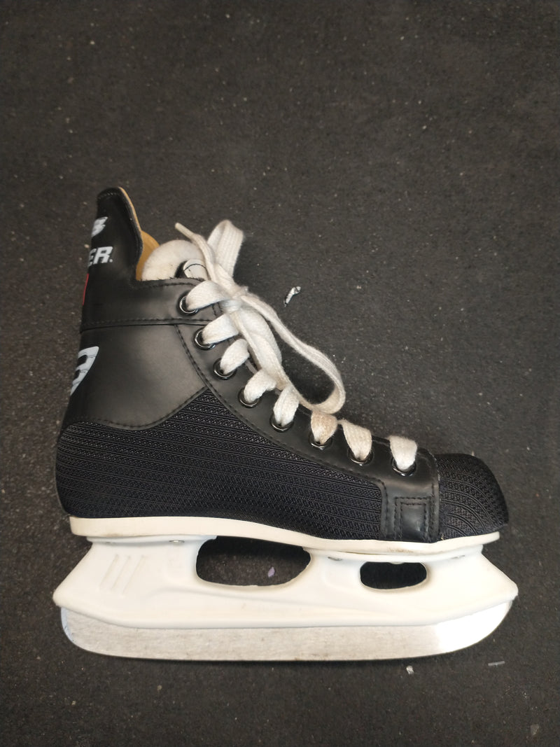 Load image into Gallery viewer, Slightly Used Bauer Lindros 88 Skates Youth
