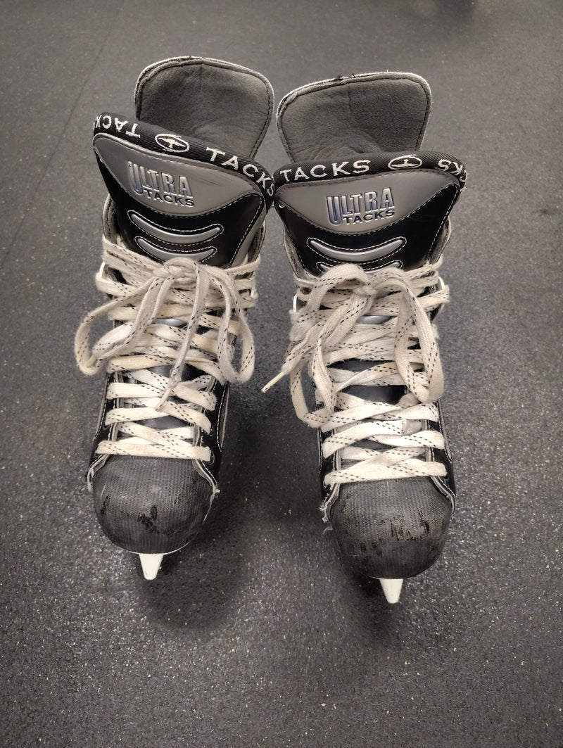 Load image into Gallery viewer, Used CCM Prolite 3 Hockey Skates Size 9
