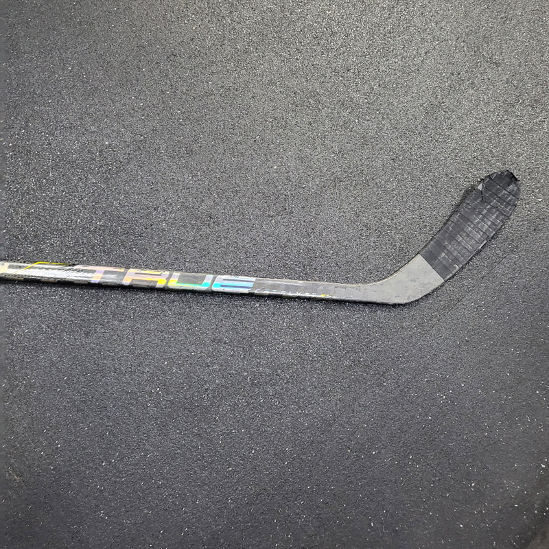 Load image into Gallery viewer, Used True Catalyst 9x3 Hockey Stick Left Handed 30 Flex T28 Curve
