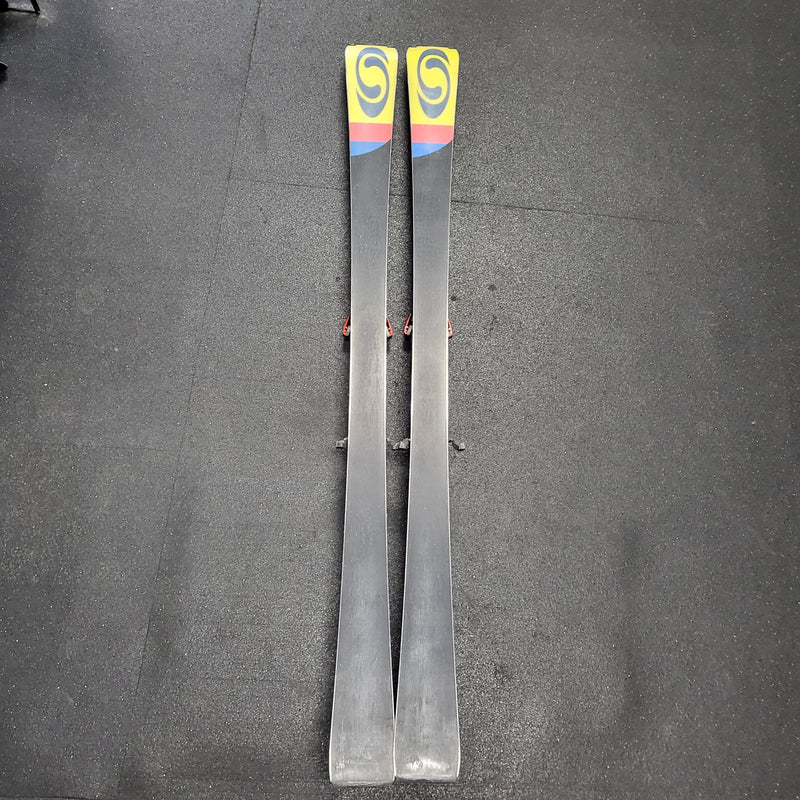 Load image into Gallery viewer, Lightly Used Salomon Equipe Skis With Saloman Bindings Size 155
