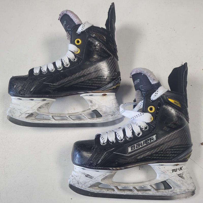 Load image into Gallery viewer, Used Bauer Supreme 160 Hockey Skates - Size: 3
