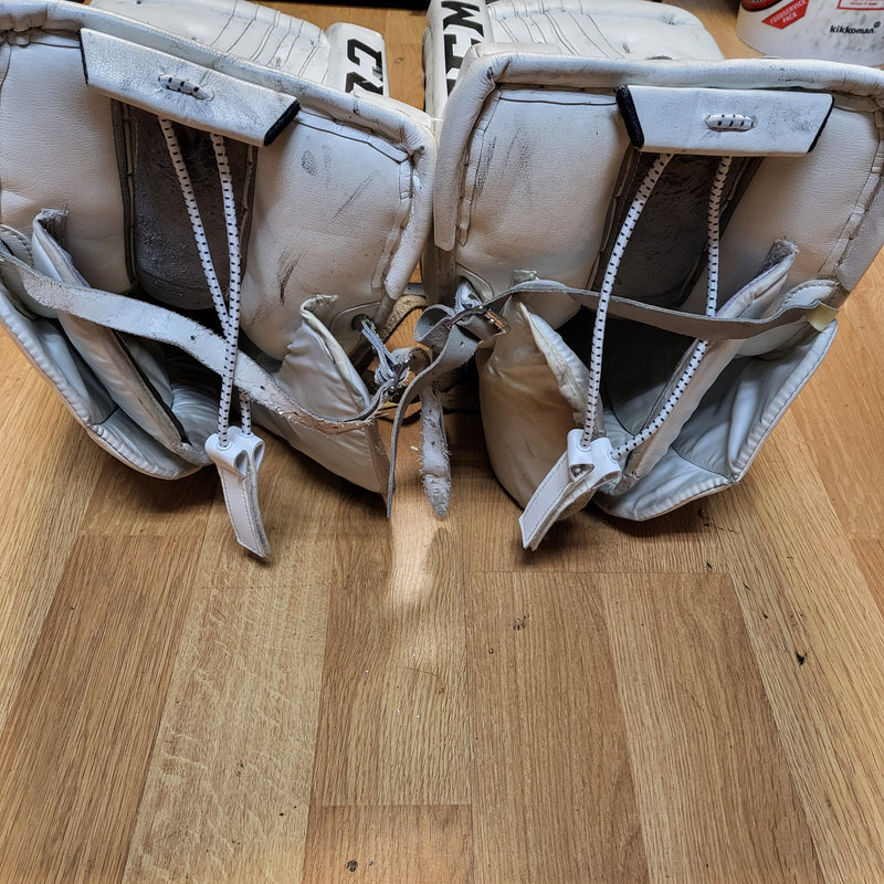 Load image into Gallery viewer, Used CCM Extreme Flex 500 35+2&quot; Goalie Leg Pads
