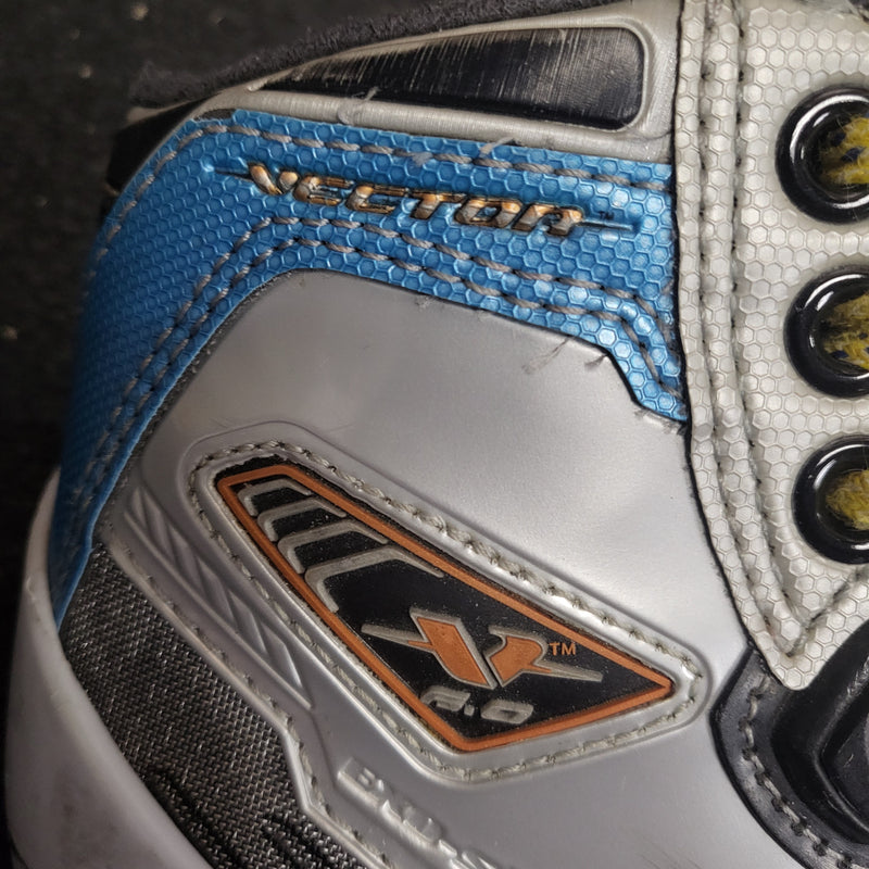 Load image into Gallery viewer, Used CCM Vector 6.0 Size 1D Junior Hockey Goalie Skates
