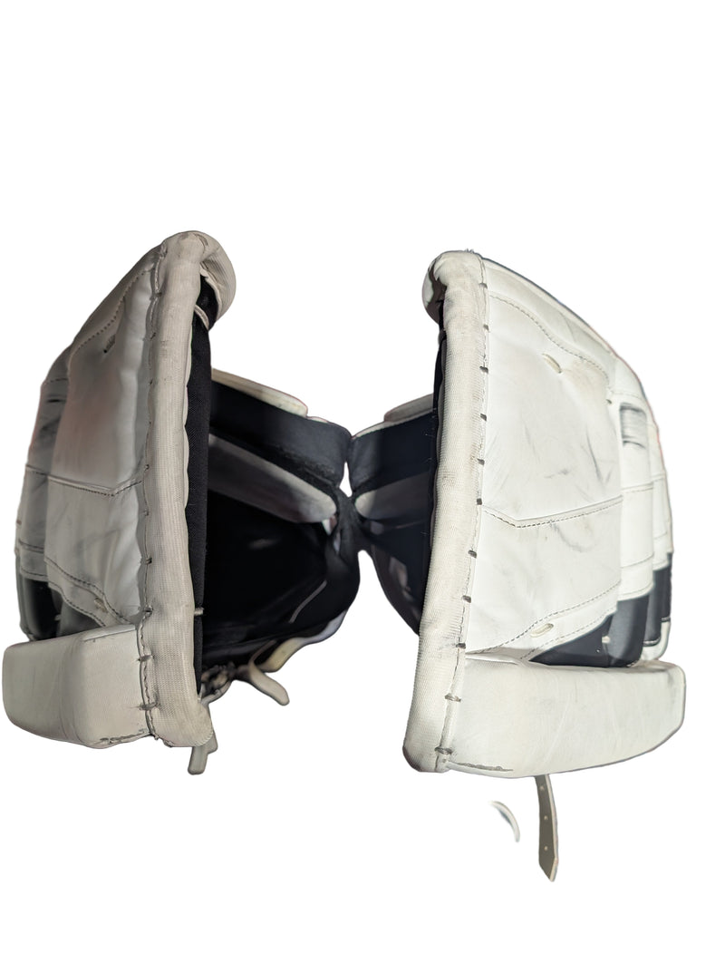 Load image into Gallery viewer, Used CCM E-Flex E3.9 30+1&quot; Intermediate Goalie Leg Pads
