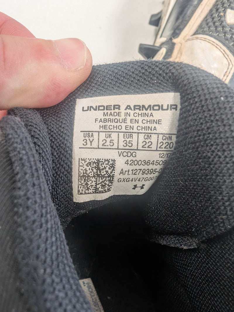 Load image into Gallery viewer, Used Under Armour Size 3Y Baseball Cleats
