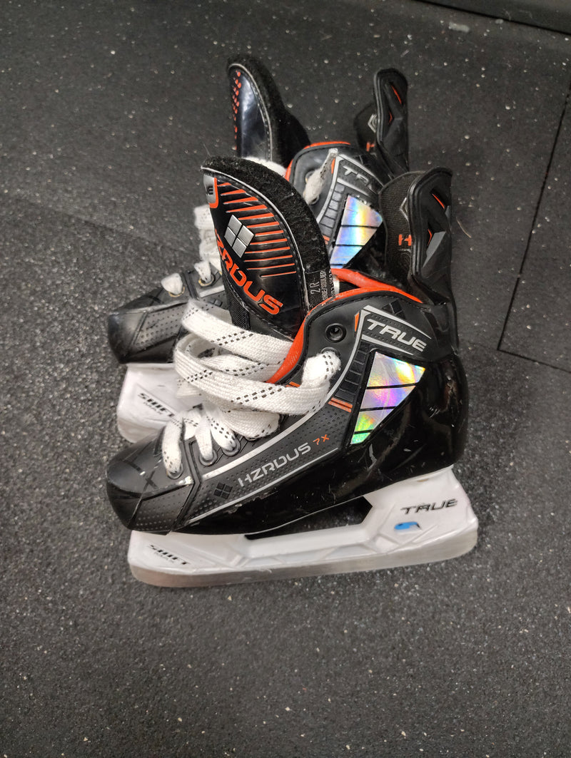 Load image into Gallery viewer, Used True Hzrdus 7X Hockey Skates Size 2
