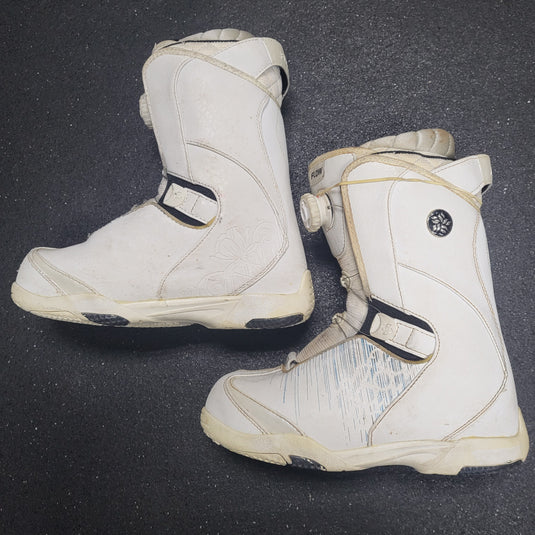 Used Flow Lotus Women's Snowboard Boots - Size: 8.5